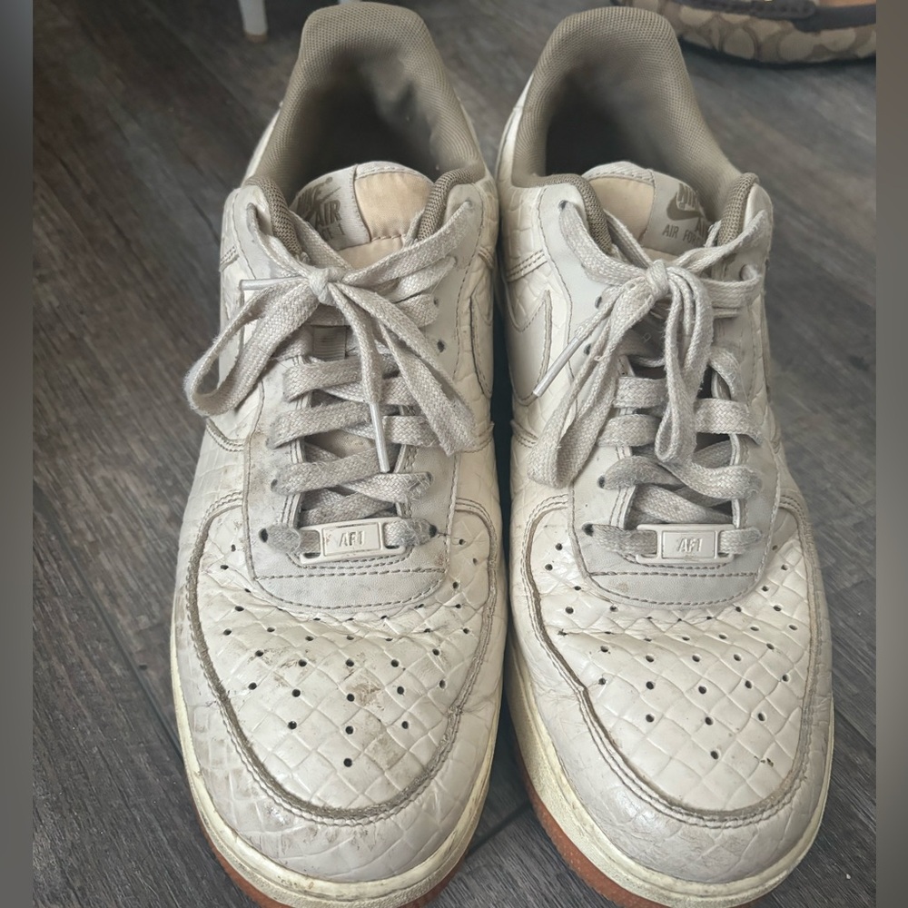 Nike Air Force women’s size 11
